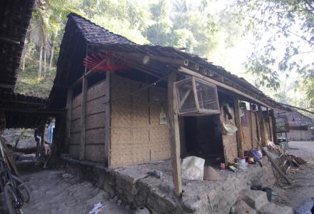 Proses Bedah Rumah Karang Taruna